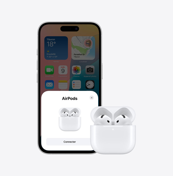 Un iPhone 16 est présenté aux côtés d’une paire d’AirPods