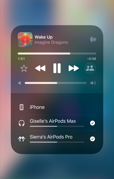 iPhone'i AirPlay näitamas, kui hõlpsalt saab jagada heli kahe paari AirPodside vahel.