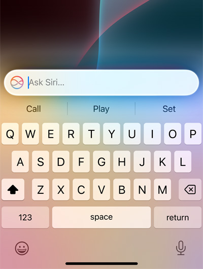 Szövegmező az iPhone billentyűzetének tetején az „Ask Siri” kifejezéssel