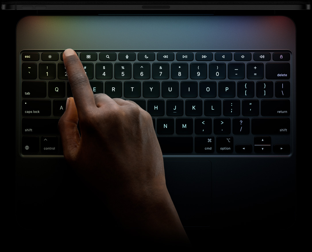Magic Keyboard pro iPad Pro, černý, samostatný řádek funkčních kláves, šipky uspořádané do tvaru obráceného T, zabudovaný trackpad, orientace na šířku