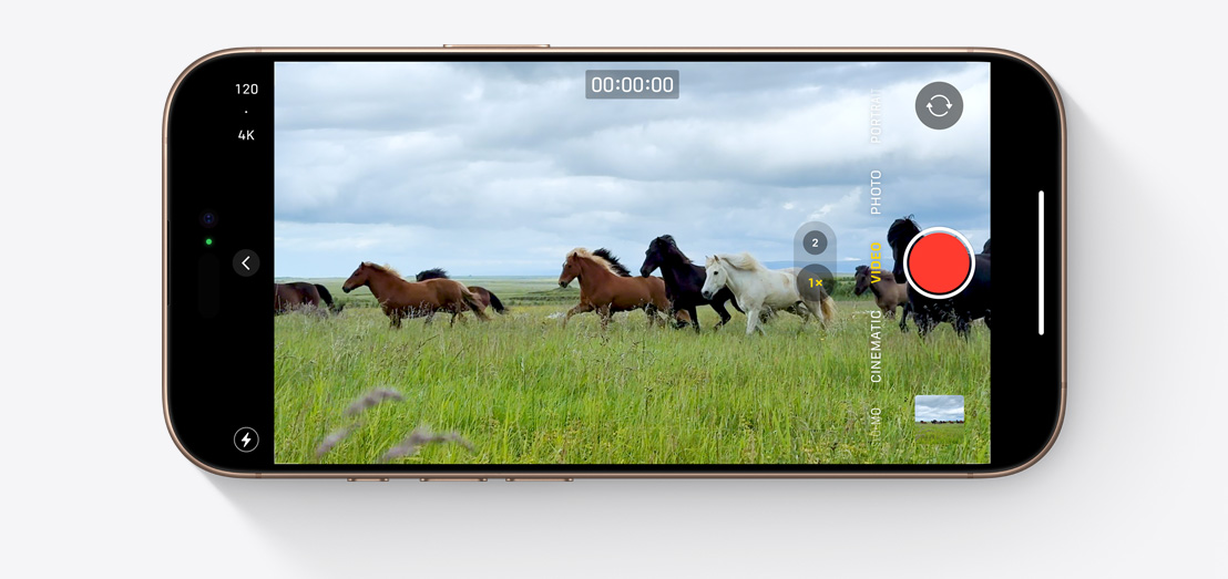 iPhone 16 Pro kuvab kaamera rakendust, millel on näidatud staatiline pilt jooksvate hobustega, mis on filmitud Dolby Visioniga kuni 4K-kvaliteediga kiirusel 120 kaadrit sekundis.